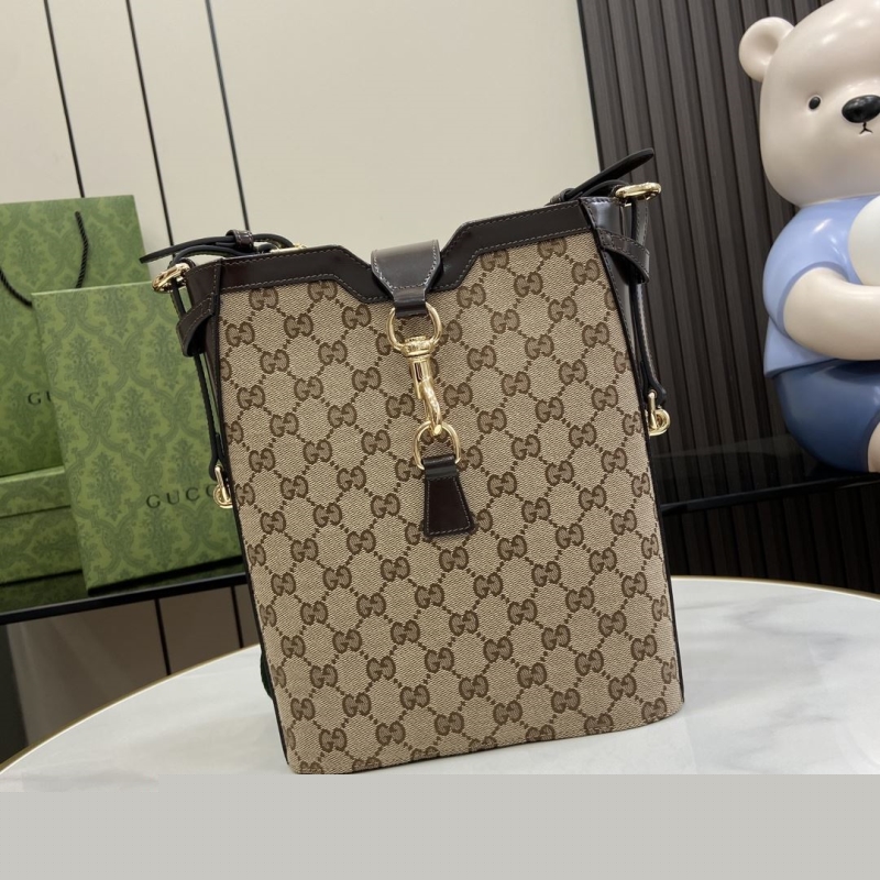 G*u*i bucket bags